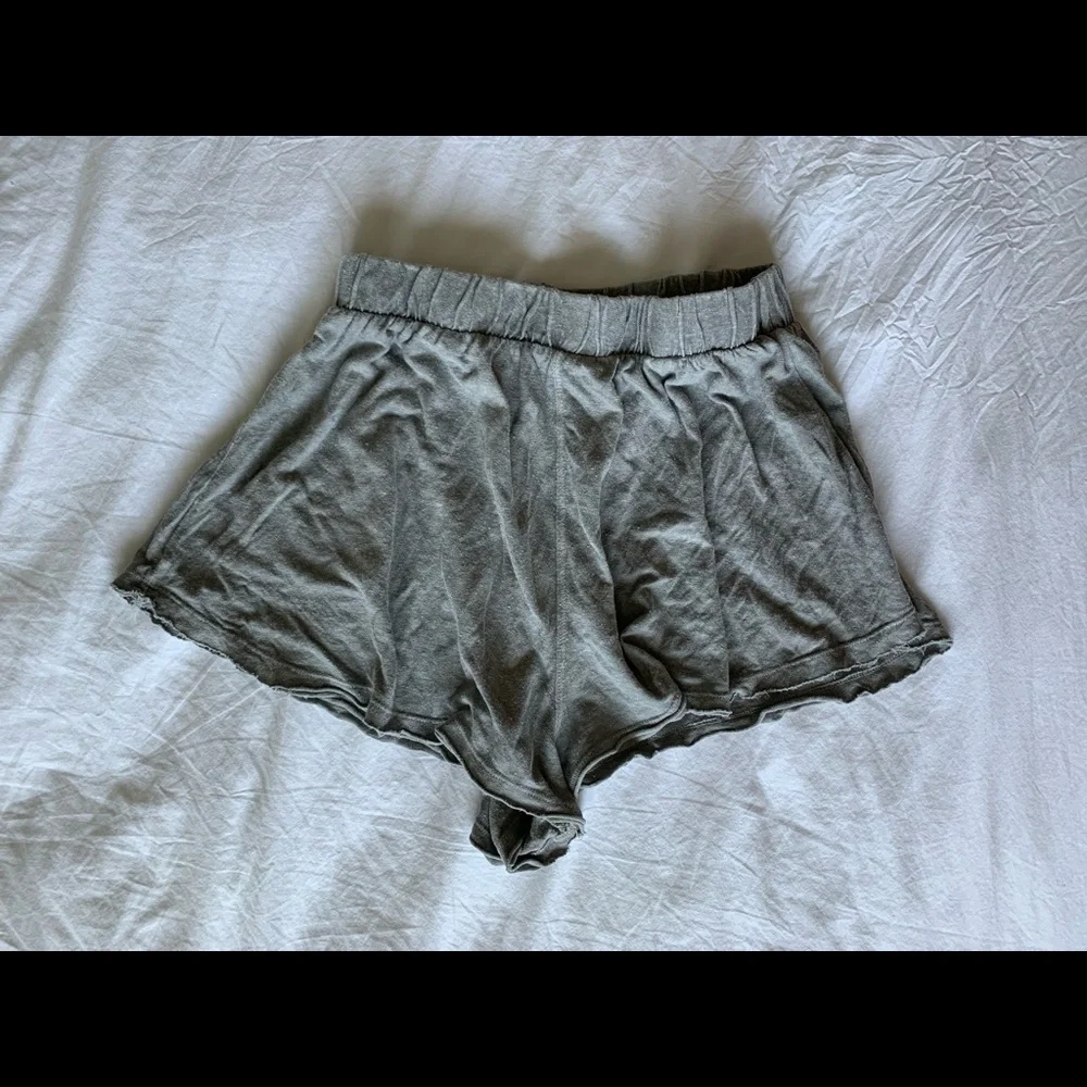 Free People Gray Washed Cropped Lounge Top and Shorts Set - Picture 9 of 12
